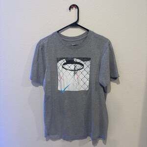 Nike Men's Hoop Photo Graphic Basketball T-Shirt